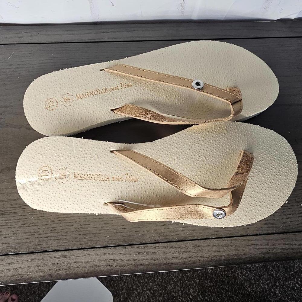 Magnolia and Vine Snap Sandals Size 10